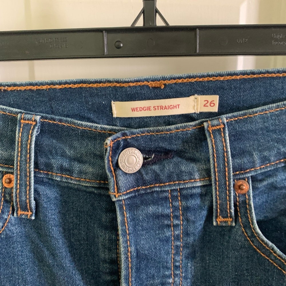 Indigo Levi’s 26 Wedgie Straight Jeans